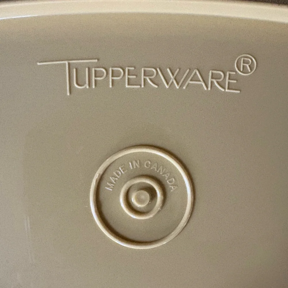 Tupperware Yellow Food Storage Container - Picture 5 of 7